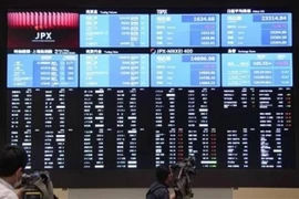Bảng điện tử niêm yết chỉ số chứng khoán tại sàn giao dịch chứng khoán Tokyo, Nhật Bản. (Ảnh minh họa. Kyodo/TTXVN)