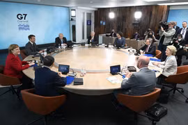 Theo chiều kim đồng hồ, từ trái sáng phải: Thủ tướng Đức Angela Merkel, Tổng thống Pháp Emmanuel Macron, Thủ tướng Anh Boris Johnson, Tổng thống Mỹ Joe Biden, Thủ tướng Canada Justin Trudeau, Thủ tướng Italy Mario Draghi, Chủ tịch Ủy ban châu Âu Ursula vo