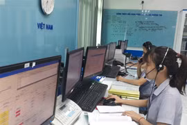Khai thác viên Đài Thông tin duyên hải Nha Trang. (Nguồn: mt.gov.vn)