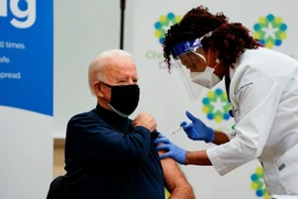 Tổng thống Mỹ và Đệ nhất phu nhân sẽ tiêm vaccine COVID-19 mũi 3