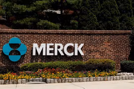 Merck & Co cho phép nước nghèo tiếp cận thuốc điều trị COVID-19 