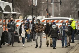 Người dân ở Chicago, Mỹ. (Ảnh: THX/TTXVN)