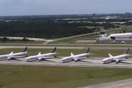 Máy bay của hãng hàng không United Airlines tại sân bay quốc tế George Bush, bang Texas, Mỹ. (Ảnh: AFP/TTXVN)