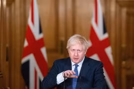 Thủ tướng Boris Johnson phát biểu tại London, Anh. (Ảnh: AFP/TTXVN)