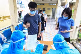 [Video] Hà Nội yêu cầu 4 bệnh viện tiếp nhận bệnh nhân COVID-19