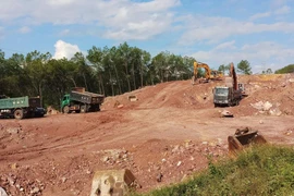 [Video] Mỏ đất vẫn hoạt động bất chấp lệnh cấm của tỉnh Thừa Thiên-Huế