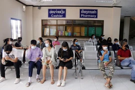 Số ca mắc mới COVID-19 tại Lào giảm mạnh nhưng vẫn ở mức 4 con số