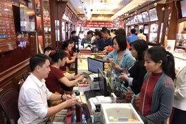 Giao dịch vàng tại doanh nghiệp. (Ảnh: PV/Vietnam+)