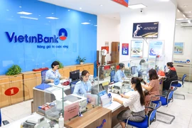 Giao dịch tại VietinBank. (Ảnh: Vietnam+)