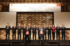 Đại diện VietinBank và JBIC ký kết Biên bản ghi nhớ. (Ảnh: Vietnam+)