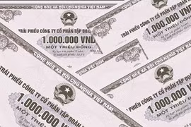 Từ ngày 24/4, ngân hàng tiếp tục được mua, bán trái phiếu doanh nghiệp. (Ảnh: Vietnam+)