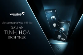 Hai thiết kế thẻ ấn tượng trên chất liệu kim loại là một trong những điểm nhấn tạo nên sự khác biệt của thẻ Vietcombank Visa Infinite. (Ảnh: Vietnam+)