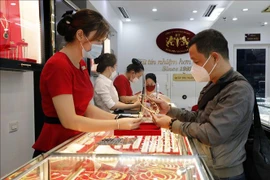 Giao dịch vàng tại doanh nghiệp. (Ảnh: PV/Vietnam+)