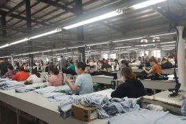 Xuất khẩu tiếp tục giảm so với cùng kỳ nhưng mức giảm chỉ ở mức thấp. (Ảnh: PV/Vietnam+)