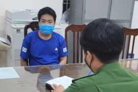 Đối tượng N.V.H tại cơ quan Công an. (Ảnh: TTXVN phát)