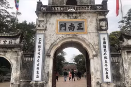 Đền Trần vắng khách hơn năm. (Nguồn: laodong.vn)