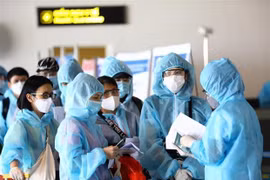 Đưa công dân Việt Nam về nước. (Ảnh: Huy Hùng/TTXVN)