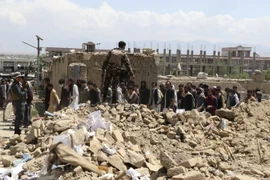 Hiện trường một vụ đánh bom ở Afghanistan. (Ảnh: AFP/TTXVN)