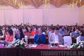 Đại diện chuyên gia kinh tế và doanh nghiệp tham gia phiên thảo luận. (Ảnh: Mỹ Phương/TTXVN)