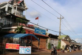 Khu vực phong tỏa tại thị xã Phước Long, tỉnh Bình Phước do có ca dương tính với SARS-CoV-2. (Ảnh: K GỬIH/TTXVN)