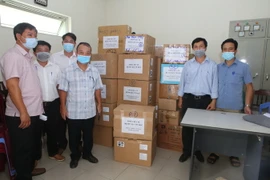 Đoàn công tác mang theo nhiều trang thiết bị phục vụ công tác điều trị bệnh COVID-19 nặng. (Ảnh: Mai Trang/TTXVN)