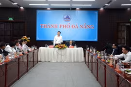 Quang cảnh buổi gặp gỡ của lãnh đạo UBND thành phố Đà Nẵng với các nhà đầu tư. (Ảnh: Quốc Dũng/TTXVN)