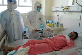 Bệnh nhân Trần Văn An đã ổn định sức khỏe sau 10 ngày được các bác sỹ Bệnh viện Hồi sức COVID-19 điều trị tích cực do Bệnh viện Chợ Rẫy phụ trách chính, từ một tin nhắn cầu cứu trên fanpage Bệnh viện. (Ảnh: TTXVN phát)