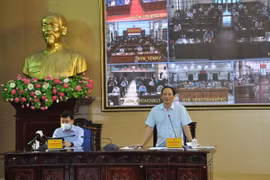 Chủ tịch UBND tỉnh Hưng Yên, Trưởng Ban chỉ đạo phòng, chống dịch COVID-19 tỉnh Hưng Yên Trần Quốc Văn tại cuộc họp. (Ảnh: Đinh Tuấn/TTXVN)