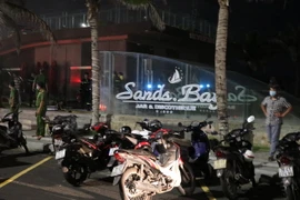 Vụ cháy xảy ra dưới tầng hầm Sandr Bay đường Độc Lập, phường 9, thành phố Tuy Hòa, tỉnh Phú Yên. (Ảnh: Phạm Cường/TTXVN)