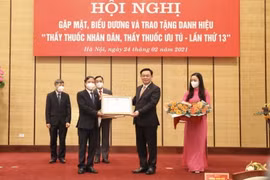 Hà Nội trao tặng Danh hiệu “Thầy thuốc Nhân dân, Thầy thuốc Ưu tú" 