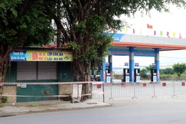 Phong tỏa, cách ly y tế địa điểm có bệnh nhân mắc COVID-19. (Ảnh: Mạnh Tú/TTXVN)