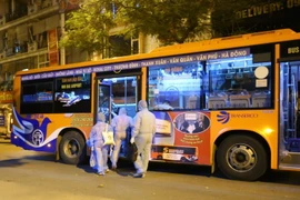 Tối 8/8/2021, sau khi có thông tin về một ca nghi nhiễm SARS-CoV2 tại số 307 phố Trần Đại Nghĩa (phường Trương Định), lực lượng chức năng quận Hai Bà Trưng (Hà Nội) lập tức tiến hành phong tỏa tạm thời một đoạn phố, tổ chức lấy mẫu xét nghiệm cho những ng