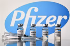 Vắcxin ngừa COVID-19 của hãng dược phẩm Pfizer và BioNTech. (Ảnh: AFP/TTXVN)