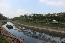 Một đoạn sông Tô Lịch. (Ảnh: Mạnh Khánh/TTXVN)