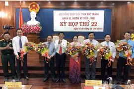 Phó Chủ tịch Ủy ban Nhân dân tỉnh Sóc Trăng Huỳnh Thị Diễm Ngọc - giữa. (Ảnh: Trung Hiếu/TTXVN)