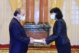 Chủ tịch nước Nguyễn Xuân Phúc tiếp các Đại sứ đến trình Quốc thư 