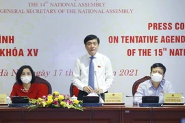 Tổng Thư ký Quốc hội, Chủ nhiệm Văn phòng Quốc hội Bùi Văn Cường trả lời các câu hỏi của các cơ quan báo chí. (Ảnh: Doãn Tấn/TTXVN)