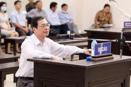 Bị cáo Vũ Huy Hoàng, cựu Bộ trưởng Bộ Công Thương trả lời câu hỏi của Hội đồng xét xử. (Ảnh: Phạm Kiên/TTXVN)