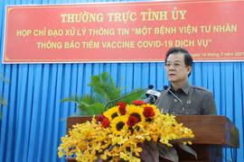 Bí thư Tỉnh ủy An Giang Lê Hồng Quang phát biểu tại cuộc họp. (Ảnh: Công Mạo/TTXVN)