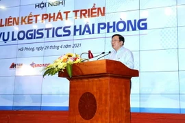 Phó Chủ tịch Ủy ban Nhân dân thành phố Hải Phòng Nguyễn Đức Thọ phát biểu tại Hội nghị. (Ảnh: TTXVN phát)