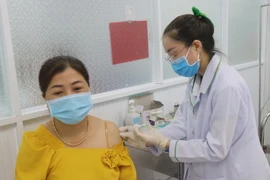 Với dân số gần 1,2 triệu người, Cà Mau cần phải tiêm cho khoảng 815.000 người để đạt miễn dịch cộng đồng. (Ảnh: Huỳnh Anh/TTXVN)