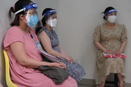 Nhiều thai phụ đăng ký tiêm vaccine phòng COVID-19 tại Bệnh viện Hùng Vương Thành phố Hồ Chí Minh trong ngày 12/8. (Ảnh: TTXVN phát)