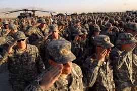Binh sỹ Mỹ làm nhiệm vụ tại căn cứ không quân Bagram, Afghanistan, ngày 12/9/2006. (Ảnh: AFP/TTXVN)