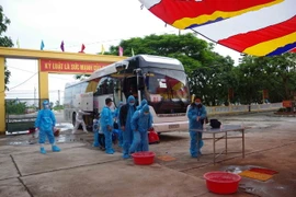 Đây là đợt thứ 17, Trung đoàn 126 tiếp nhận cách ly tập trung đối với các trường hợp trở về từ nước ngoài. (Ảnh: Đinh Tuấn/TTXVN)