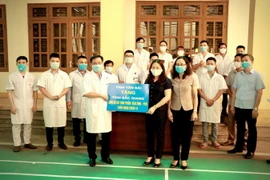 Ngoài việc cử đoàn công tác, tỉnh Yên Bái cũng hỗ trợ 2.000 bộ kit realtime PCR xét nghiệm SARV-CoV-2 cho Bắc Giang. (Ảnh: Tuấn Anh/TTXVN)