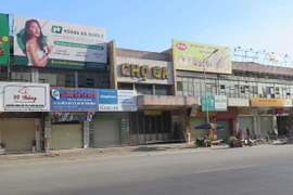 Chợ Ga Vinh bị phong tỏa ngay sau khi phát hiện trường hợp dương tính với SARS-CoV-2 có liên quan. (Ảnh: Nguyễn Văn Nhật/TTXVN)