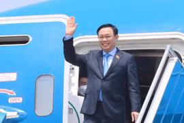 Chuyên cơ đưa Chủ tịch Quốc hội Vương Đình Huệ và Đoàn đại biểu cấp cao Quốc hội Việt Nam về đến sân bay quốc tế Nội Bài, Hà Nội. (Ảnh: Lâm Khánh/TTXVN)
