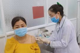 Với dân số gần 1,2 triệu người, Cà Mau cần phải tiêm cho khoảng 815.000 người để đạt miễn dịch cộng đồng. (Ảnh: Huỳnh Anh/TTXVN)