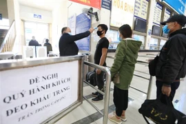 Hà Nội tăng cường phòng, chống dịch COVID-19 tại các bến xe khách (Ảnh: Trần Thành Đạt/TTXVN)