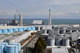 Các bể chứa nước thải nhiễm phóng xạ tại nhà máy điện hạt nhân Fukushima của Nhật Bản, ngày 3/2/2020. (Ảnh: AFP/TTXVN)